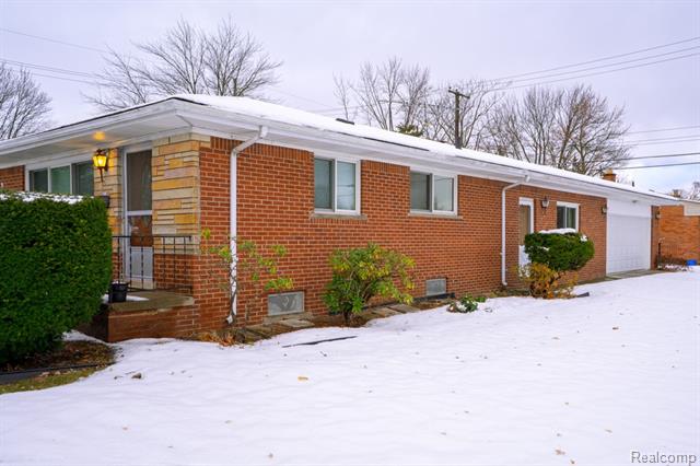 Builiding view two for 28031 Lorraine, Warren, MI. 48093