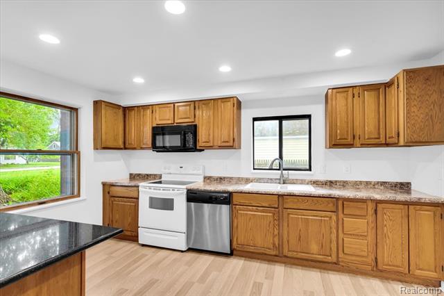 Builiding view seven for 27769 Gilbert, Warren, MI. 48093