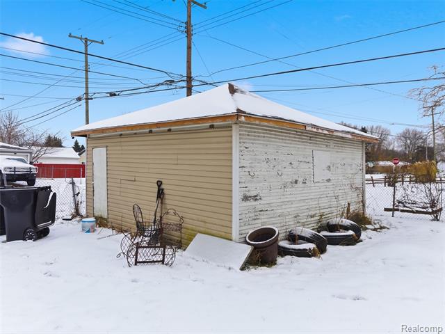 Builiding view three for 17392 Tennyson, Roseville, MI. 48066