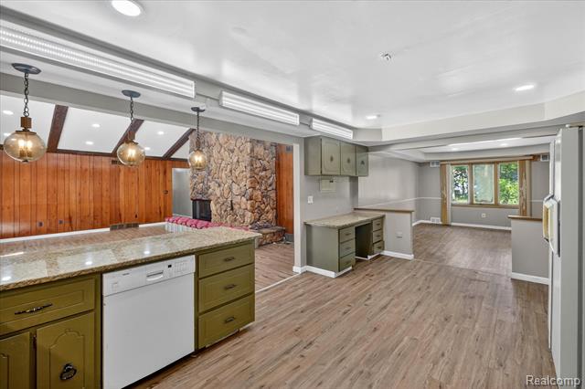 Builiding view fifteen for 28013 Roan, Warren, MI. 48093