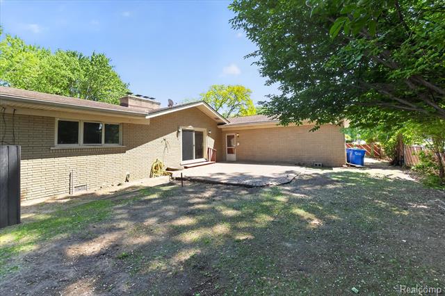 Builiding view forty eight for 28013 Roan, Warren, MI. 48093