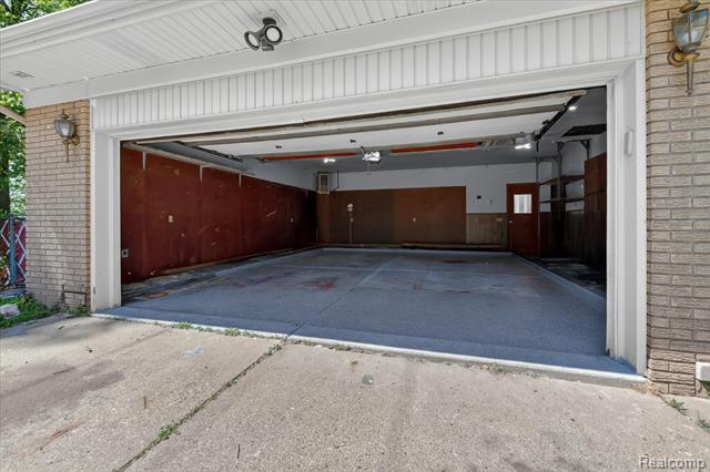 Builiding view forty six for 28013 Roan, Warren, MI. 48093