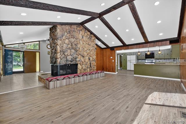 Builiding view nine for 28013 Roan, Warren, MI. 48093