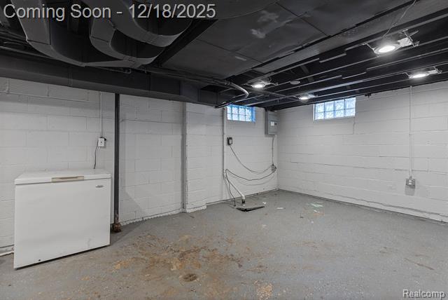 Builiding view fifteen for 27550 Garfield, Roseville, MI. 48066