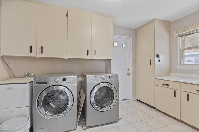 Builiding view twenty for 28117 Roy, Saint Clair Shores, MI. 48081