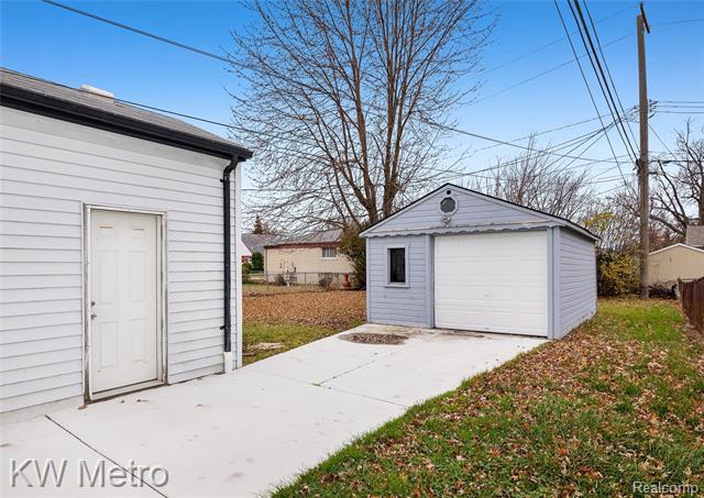 Builiding view fifteen for 28207 Grant, Saint Clair Shores, MI. 48081