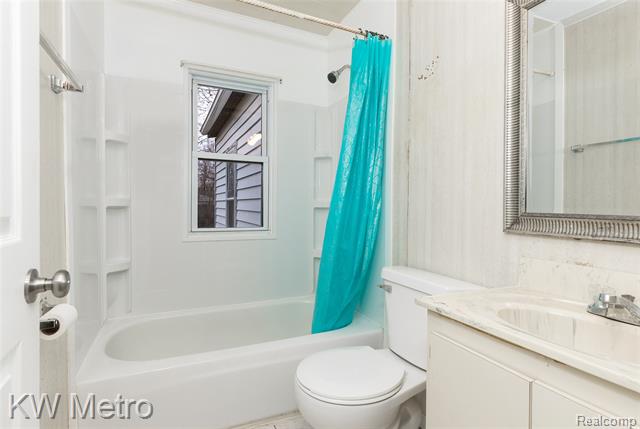 Builiding view fourteen for 28207 Grant, Saint Clair Shores, MI. 48081