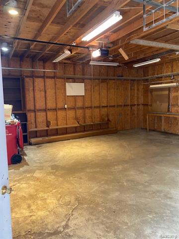 Builiding view eleven for 27869 Tighe, Roseville, MI. 48066