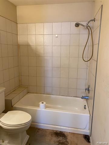 Builiding view nine for 27869 Tighe, Roseville, MI. 48066