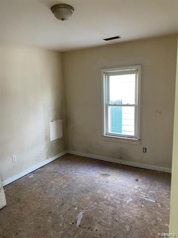 Builiding view seven for 27869 Tighe, Roseville, MI. 48066