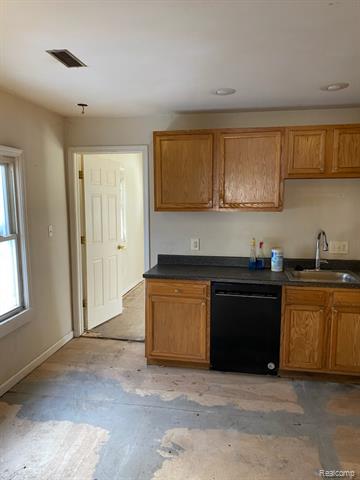 Builiding view three for 27869 Tighe, Roseville, MI. 48066