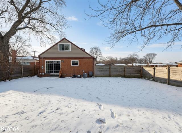 Builiding view forty five for 11311 Irvington, Warren, MI. 48093