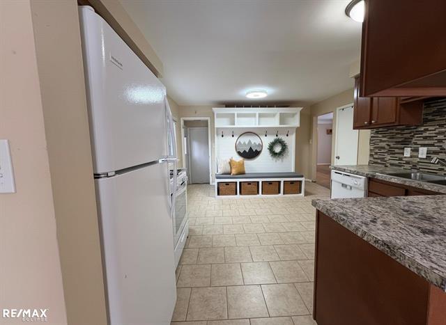 Builiding view thirteen for 11311 Irvington, Warren, MI. 48093