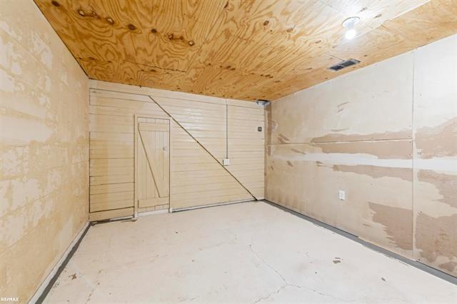 Builiding view thirty nine for 11311 Irvington, Warren, MI. 48093