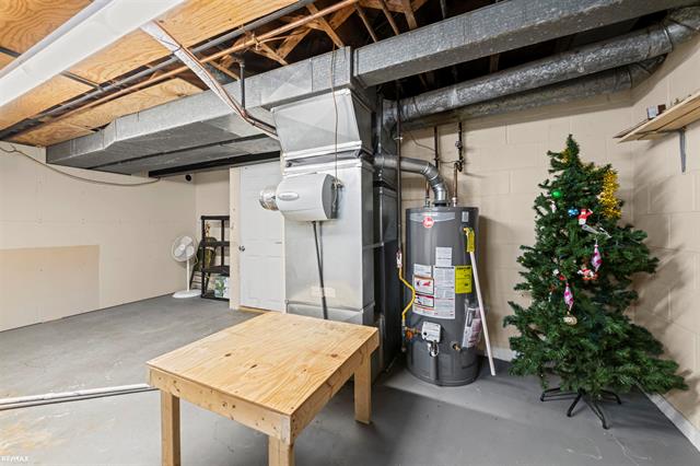 Builiding view thirty seven for 11311 Irvington, Warren, MI. 48093