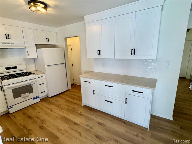 Builiding view five for 4775 Stanley, Warren, MI. 48092