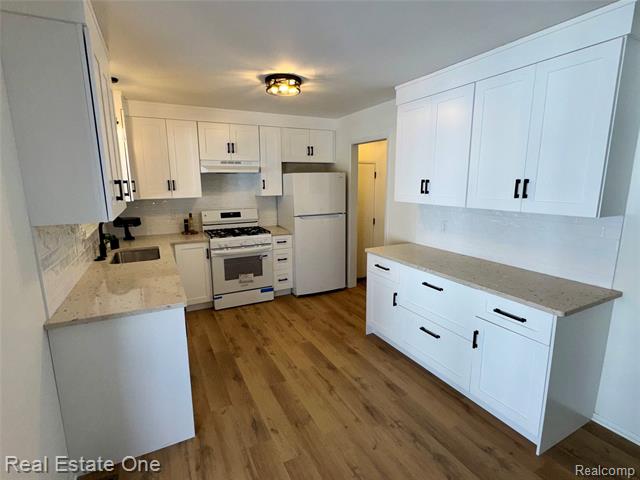 Builiding view three for 4775 Stanley, Warren, MI. 48092