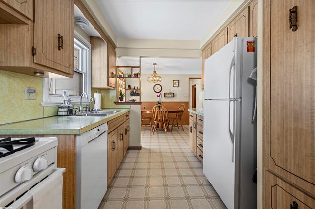 Builiding view ten for 28506 Kimberly, Saint Clair Shores, MI. 48081