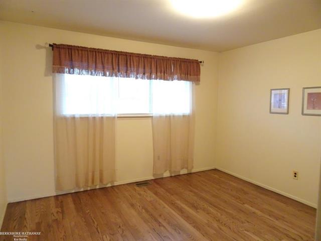 Builiding view eighteen for 28435 Flanders, Warren, MI. 48088