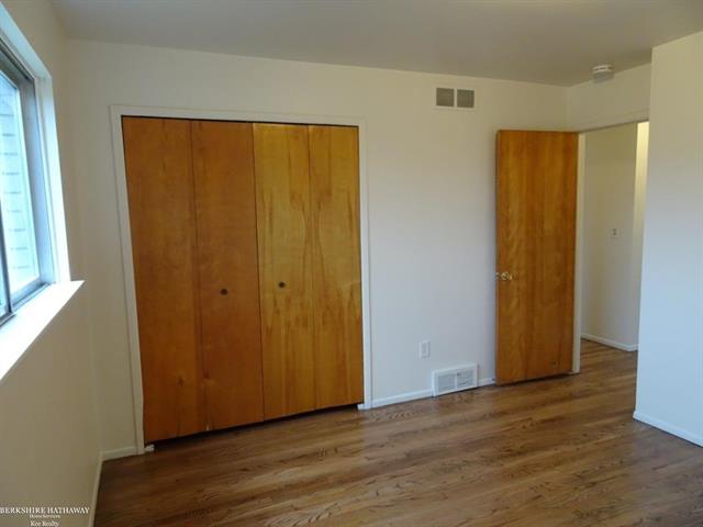 Builiding view fifteen for 28435 Flanders, Warren, MI. 48088