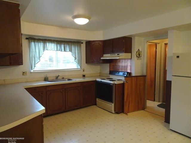 Builiding view five for 28435 Flanders, Warren, MI. 48088