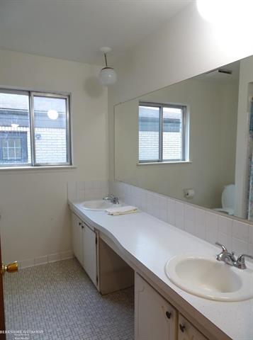 Builiding view sixteen for 28435 Flanders, Warren, MI. 48088