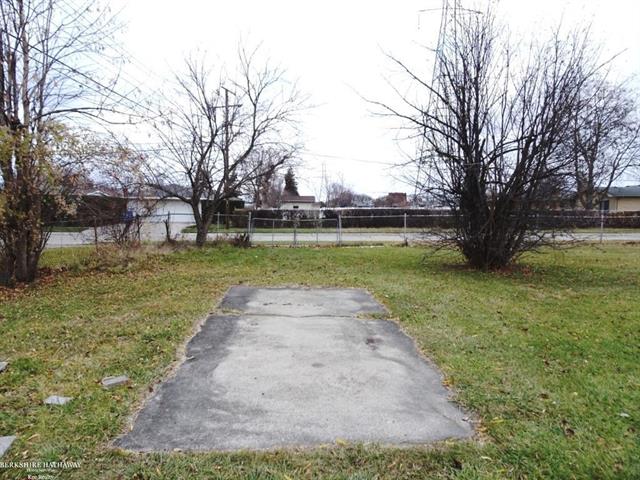 Builiding view thirty three for 28435 Flanders, Warren, MI. 48088