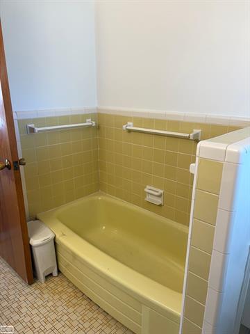 Builiding view eight for 11582 Gerald, Warren, MI. 48093