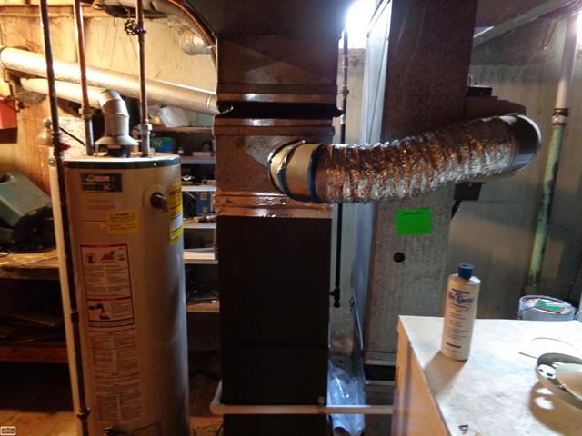 Builiding view eighteen for 11582 Gerald, Warren, MI. 48093