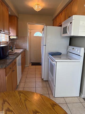 Builiding view four for 11582 Gerald, Warren, MI. 48093