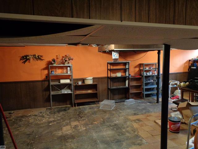 Builiding view seventeen for 11582 Gerald, Warren, MI. 48093