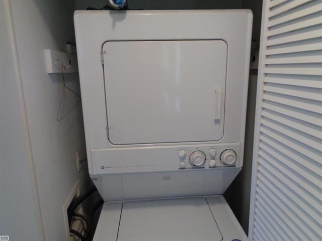 Builiding view six for 11582 Gerald, Warren, MI. 48093