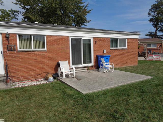 Builiding view twenty one for 11582 Gerald, Warren, MI. 48093