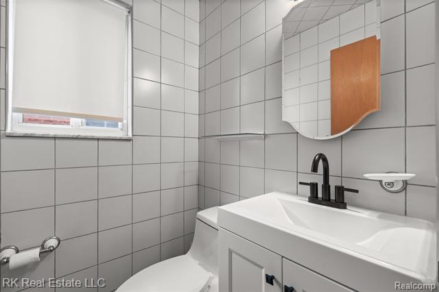 Builiding view twenty six for 28987 James, Warren, MI. 48092
