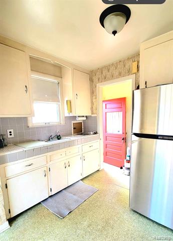 Builiding view four for 28205 Kaufman, Roseville, MI. 48066