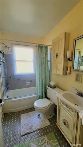 Builiding view fourteen for 28205 Kaufman, Roseville, MI. 48066