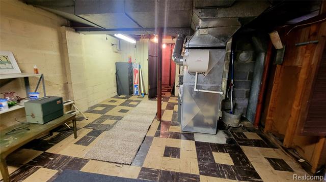 Builiding view twenty four for 28205 Kaufman, Roseville, MI. 48066