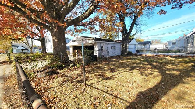 Builiding view twenty seven for 28205 Kaufman, Roseville, MI. 48066