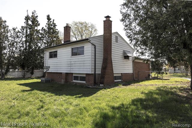 Builiding view forty two for 4829 Wolgast, Warren, MI. 48092