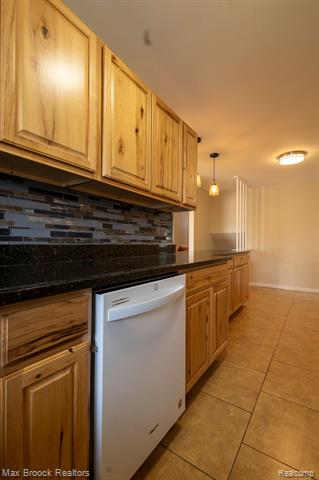 Builiding view nineteen for 4829 Wolgast, Warren, MI. 48092