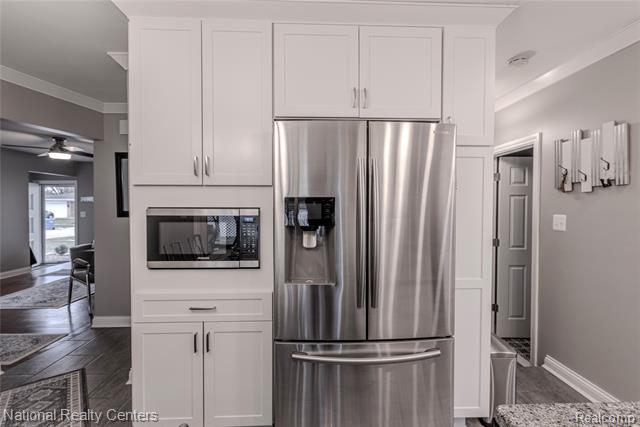 Builiding view six for 4760 Red Maple, Warren, MI. 48092