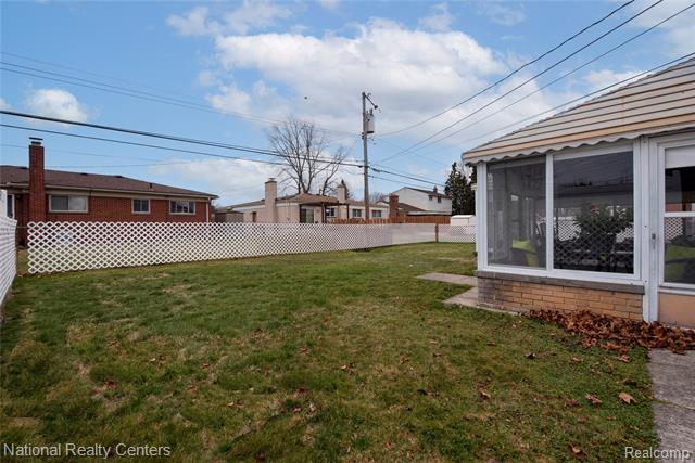 Builiding view thirty one for 4760 Red Maple, Warren, MI. 48092