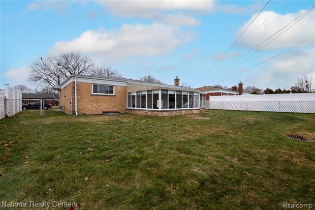 Builiding view thirty three for 4760 Red Maple, Warren, MI. 48092