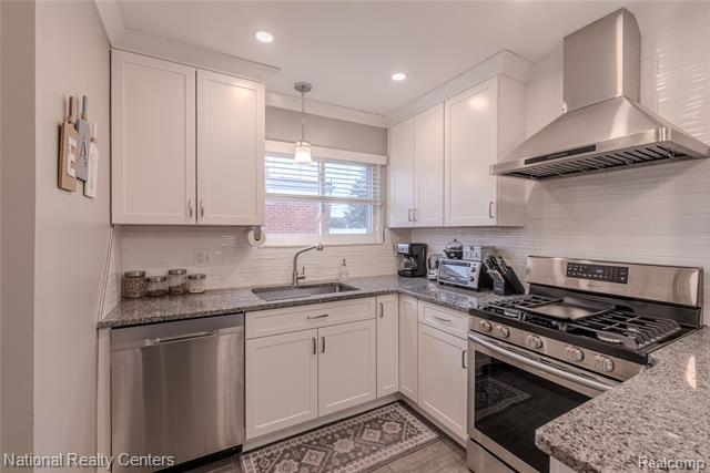 Builiding view three for 4760 Red Maple, Warren, MI. 48092