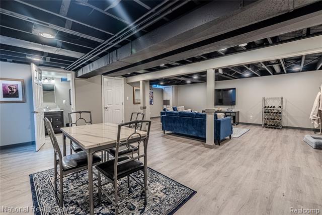 Builiding view twenty four for 4760 Red Maple, Warren, MI. 48092