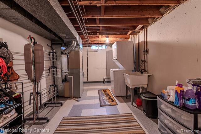 Builiding view twenty seven for 4760 Red Maple, Warren, MI. 48092