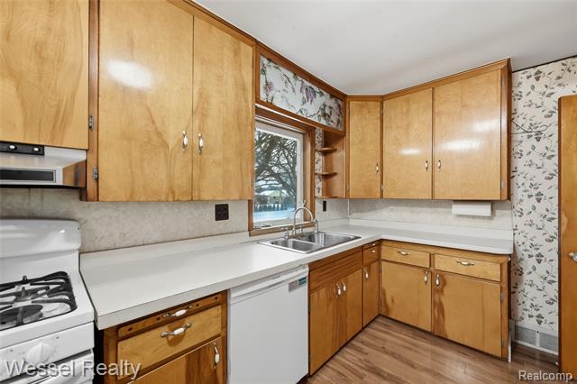 Builiding view nine for 28771 Bunert, Warren, MI. 48088