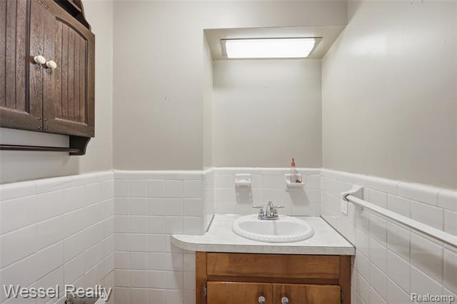 Builiding view seventeen for 28771 Bunert, Warren, MI. 48088