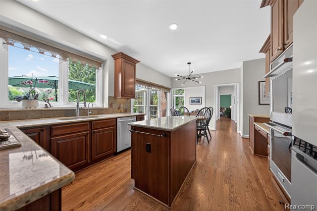 Builiding view fifteen for 41621 Hempshire, Novi, MI. 48375