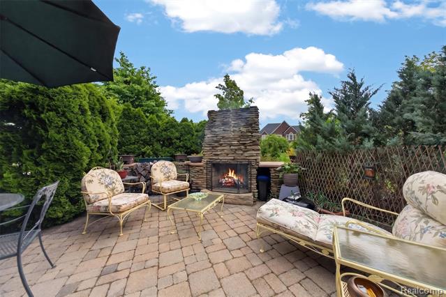 Builiding view fifty eight for 41621 Hempshire, Novi, MI. 48375